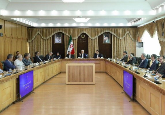 توضیح عارف درباره ماجرای عرضه بنزین با نرخ جدید در کرمان